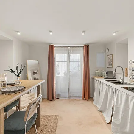 아파트 Romantic Suite- Within Walking Distance- Old *