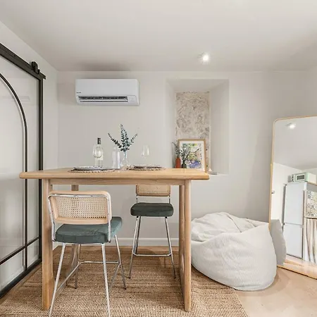 Romantic Suite- Within Walking Distance- Old 아파트 앙티브
