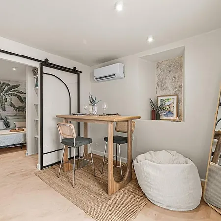 Romantic Suite- Within Walking Distance- Old 아파트 앙티브